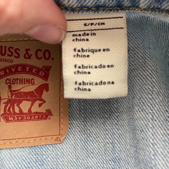 Levi Strauss Women's Petite S Boho Embroidered Distressed Denim Sleeveless Vest - Picture 10 of 11